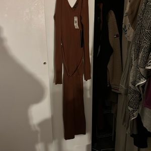 Long sleeve body on dress with belt almost to ankle; size L